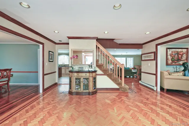 $1,595,000 | 17 Susan Lane, Dix Hills, NY 11746