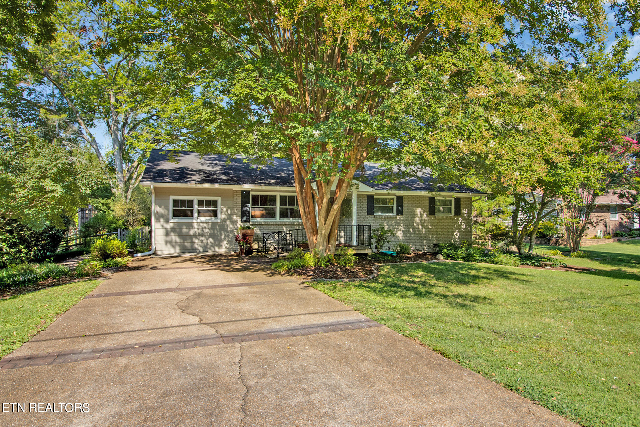 105 Culver Road Oak Ridge, TN 37830 - Photo 3 of 34 img_8425-img_8429