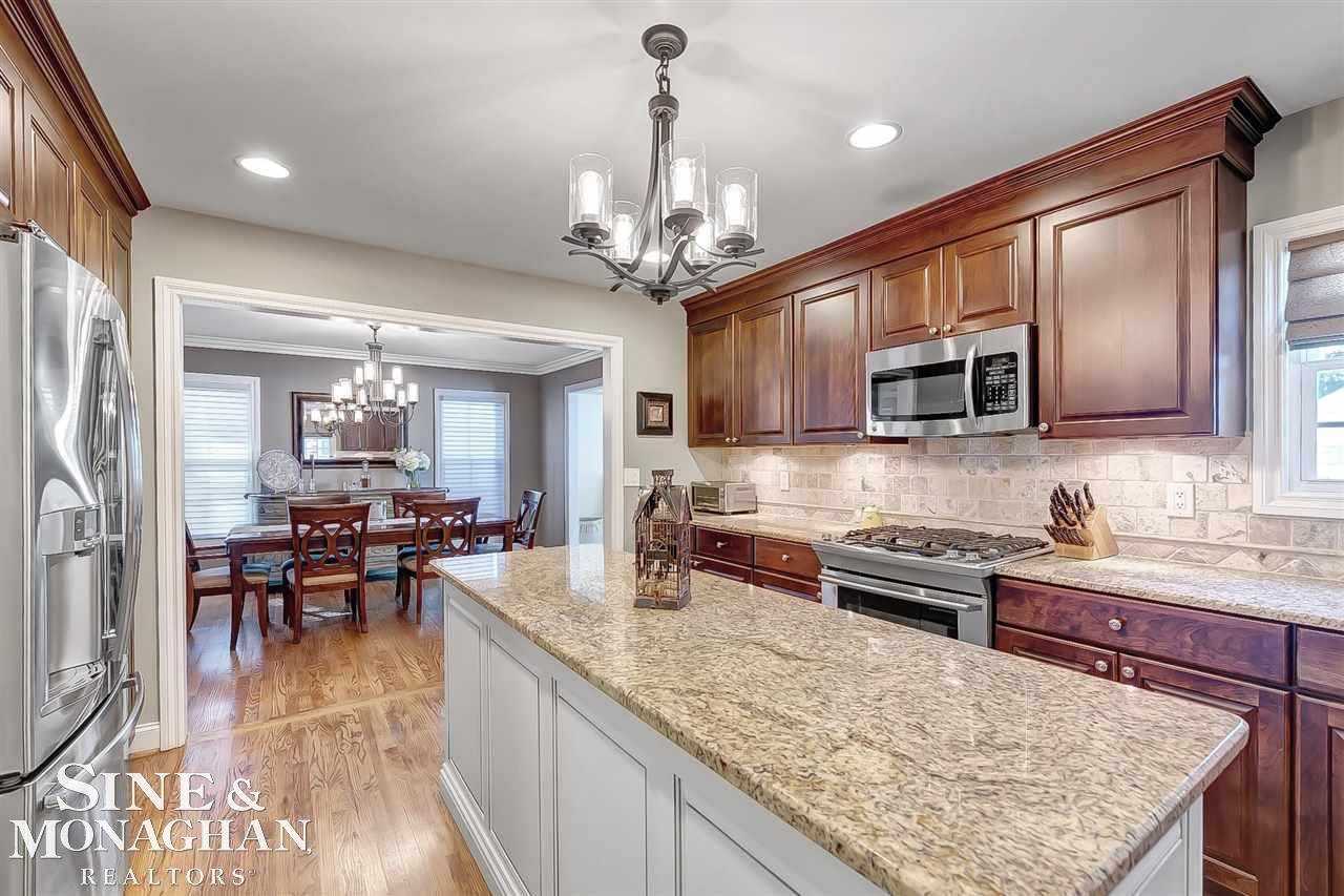 326 Merriweather Road Grosse Pointe, MI 48236 - Photo 10 of 41 50058942-9.JPG