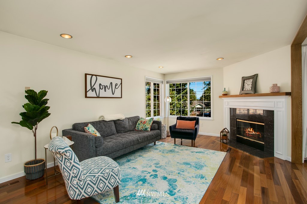 3239 Walnut Avenue Southwest Seattle, WA 98116 - Photo 2 of 26 Gallery Image 2