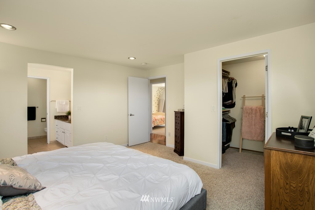 3239 Walnut Avenue Southwest Seattle, WA 98116 - Photo 12 of 26 Gallery Image 12