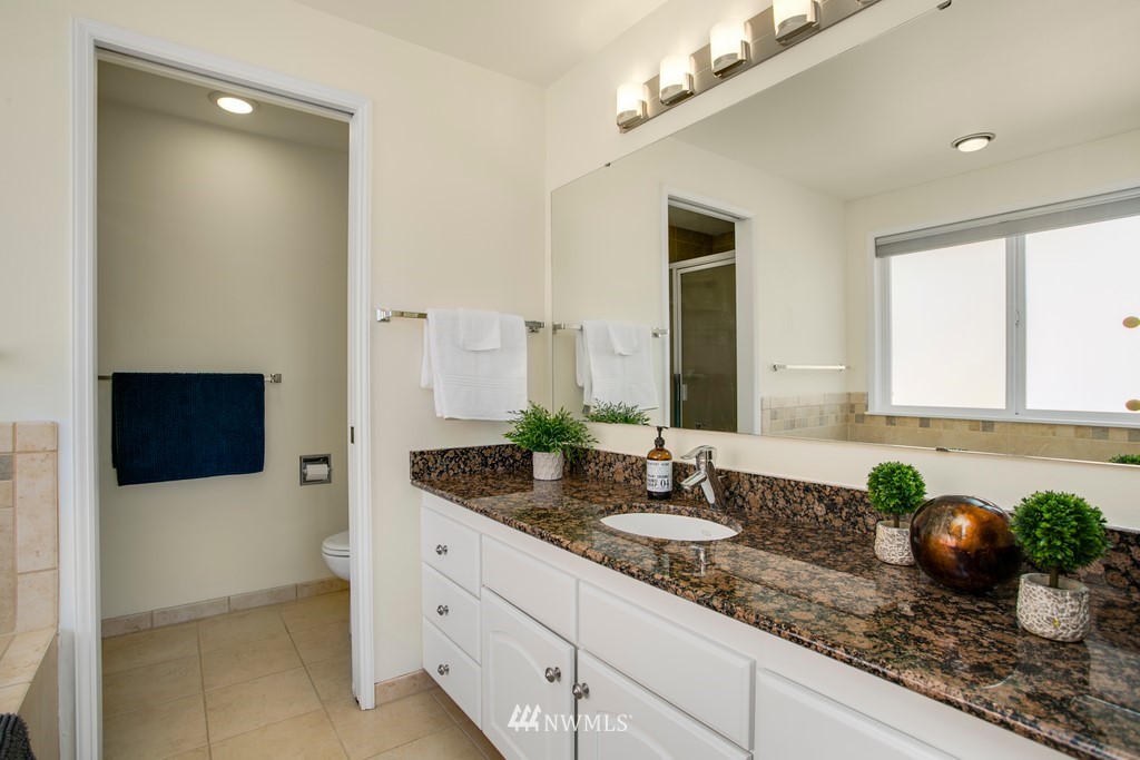 3239 Walnut Avenue Southwest Seattle, WA 98116 - Photo 13 of 26 Gallery Image 13