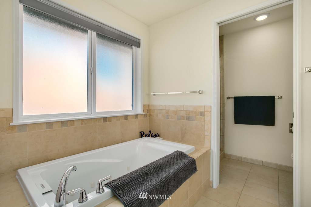 3239 Walnut Avenue Southwest Seattle, WA 98116 - Photo 14 of 26 Gallery Image 14