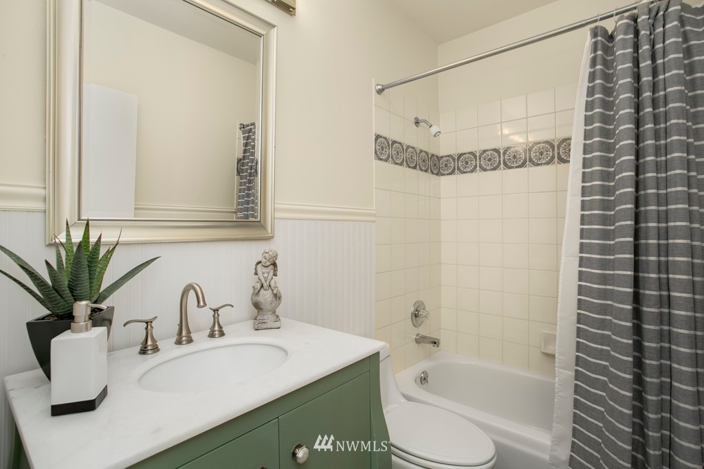 3239 Walnut Avenue Southwest Seattle, WA 98116 - Photo 19 of 26 Gallery Image 19