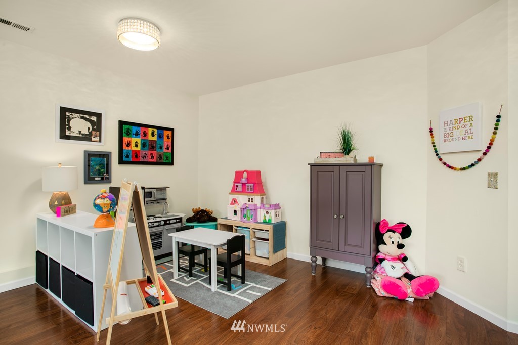 3239 Walnut Avenue Southwest Seattle, WA 98116 - Photo 22 of 26 Gallery Image 22