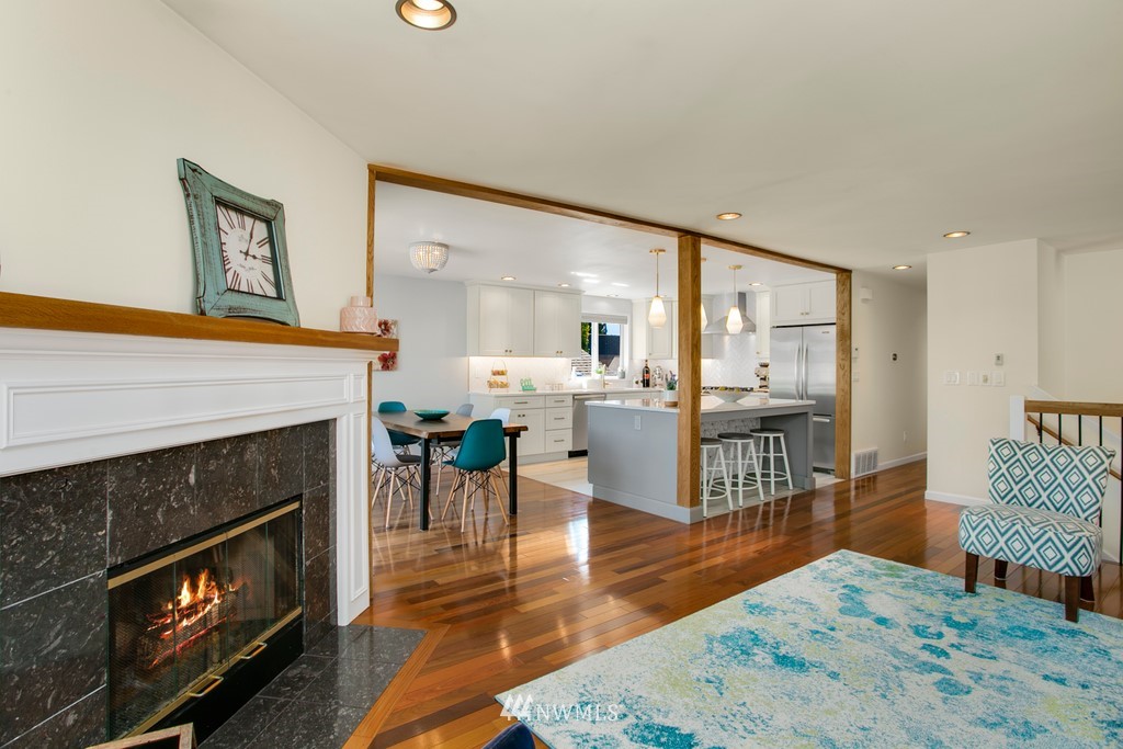 3239 Walnut Avenue Southwest Seattle, WA 98116 - Photo 5 of 26 Gallery Image 5
