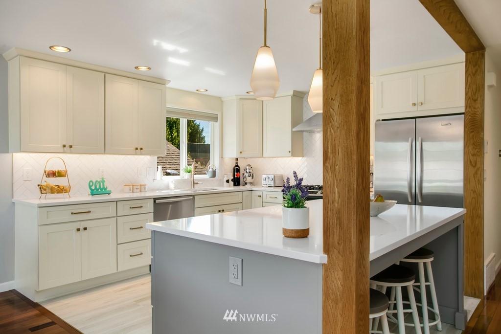3239 Walnut Avenue Southwest Seattle, WA 98116 - Photo 9 of 26 Gallery Image 9