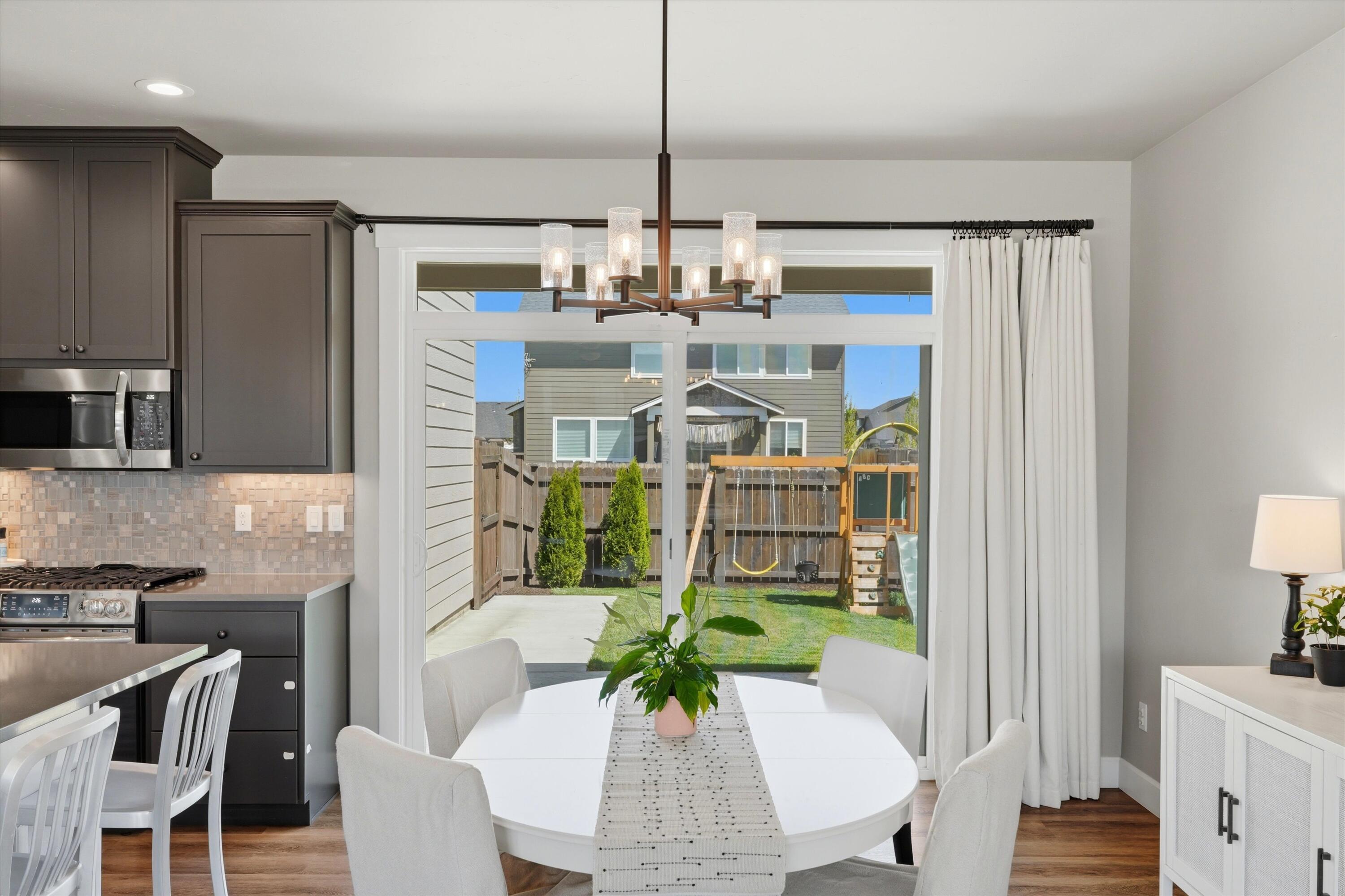 748 Northwest 27th Street Redmond, OR 97756 - Photo 13 of 41 Dining Area