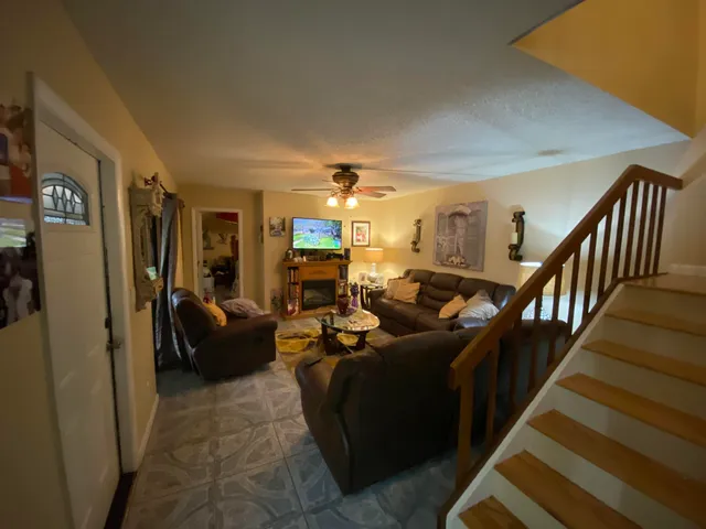 $2,500 | 1011 Springdale Circle, Palm Springs, FL 33461