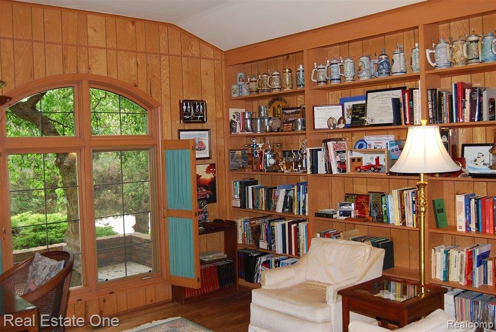 559 Live Oak Drive Rochester, MI 48309 - Photo 12 of 21 3rd Bedroom now Library/Office