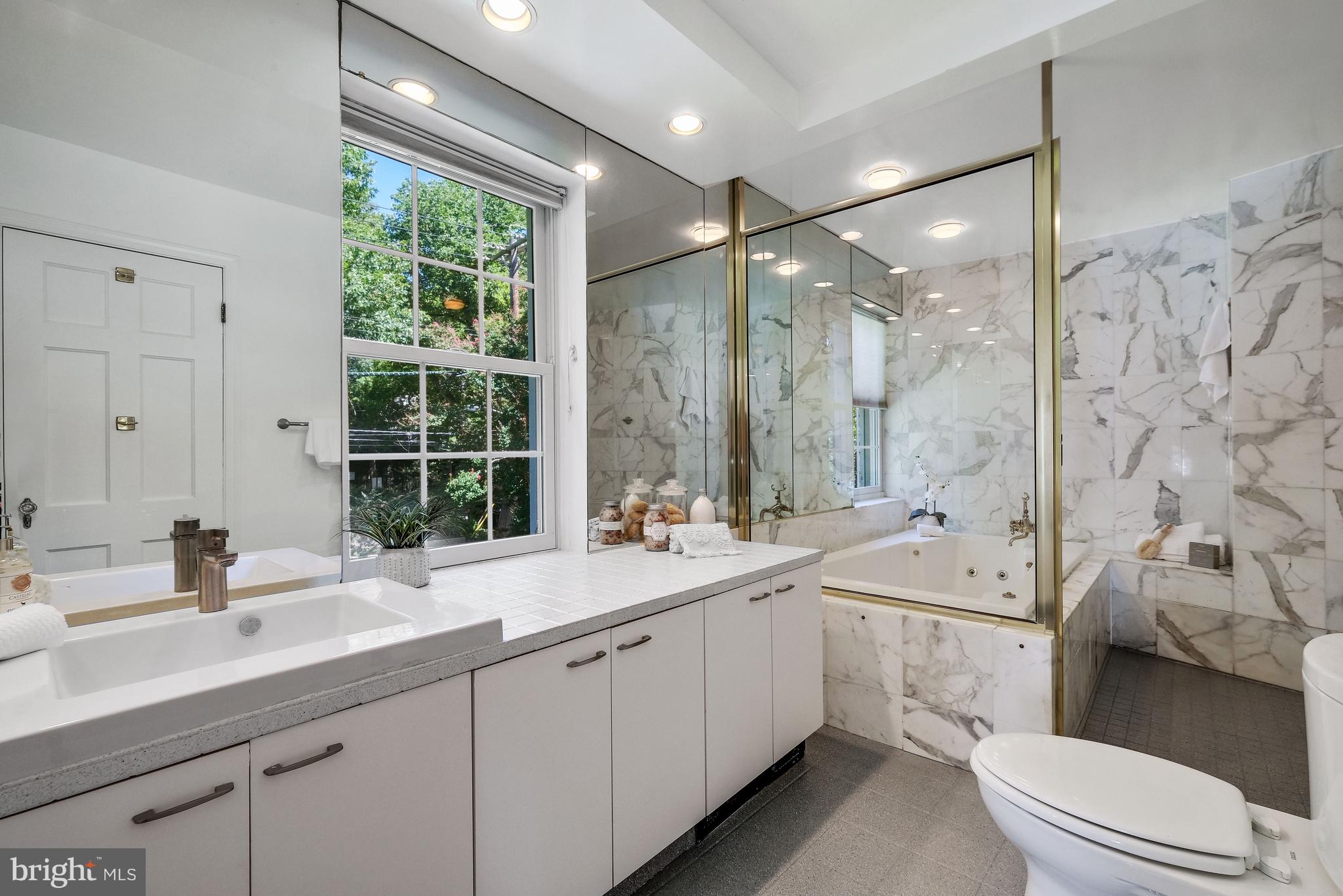 3530 Van Ness Street Northwest Washington, DC 20008 - Photo 18 of 59 Bathroom