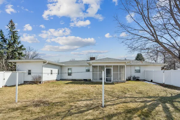 $299,000 | 1533 2nd Avenue, Camanche, IA 52730