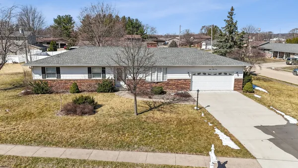 $299,000 | 1533 2nd Avenue, Camanche, IA 52730