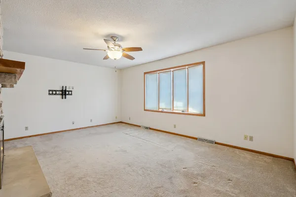 $299,000 | 1533 2nd Avenue, Camanche, IA 52730