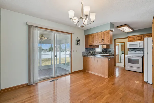 $299,000 | 1533 2nd Avenue, Camanche, IA 52730