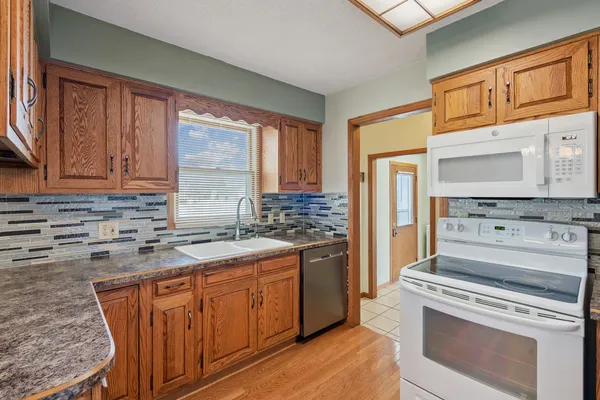 $299,000 | 1533 2nd Avenue, Camanche, IA 52730