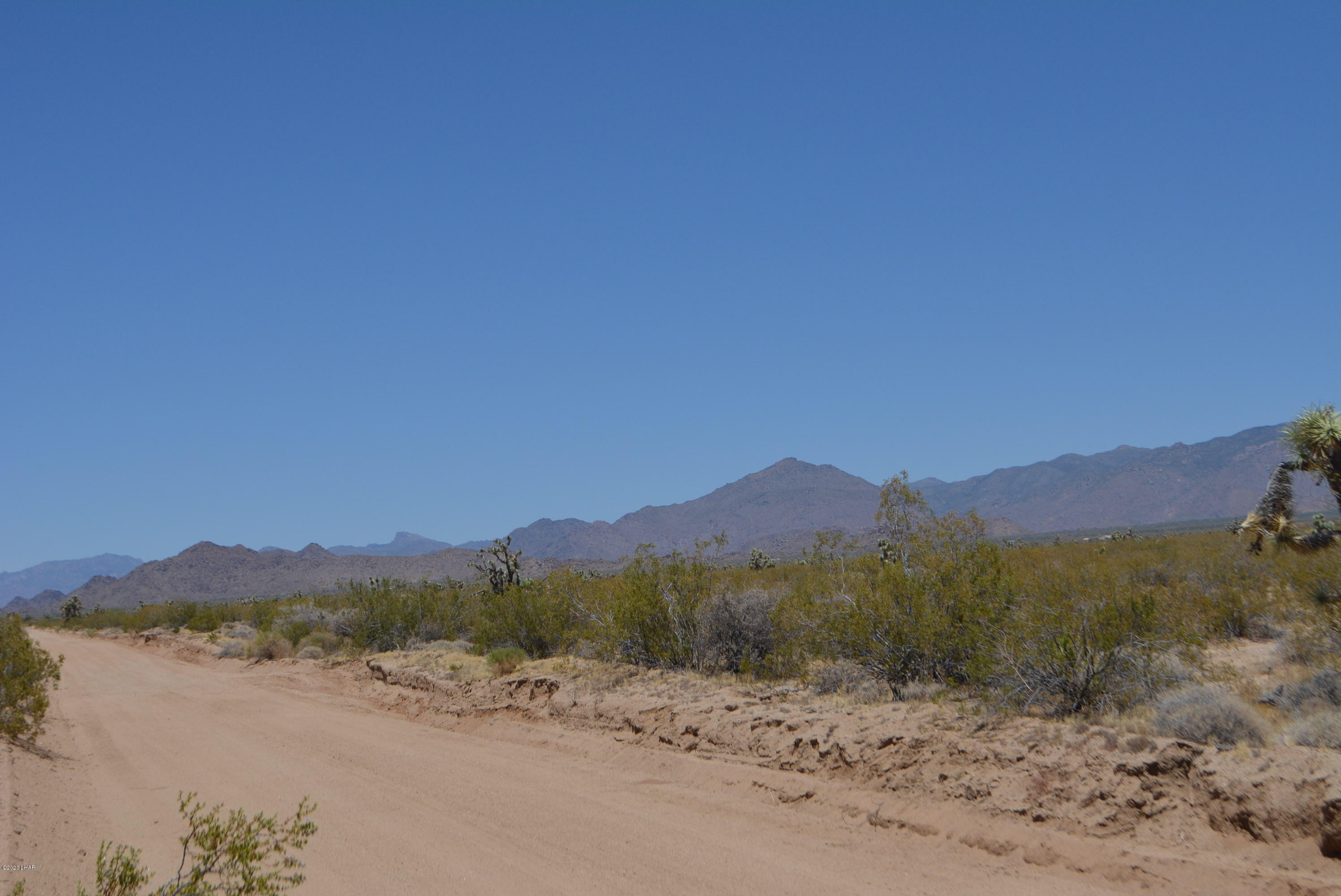 2586 South John Wayne Road Yucca, AZ 86438 - Photo 13 of 38 DSC_0355