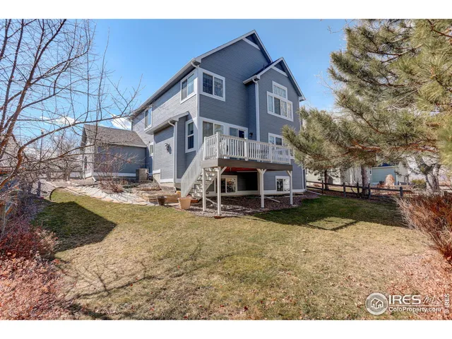 a view of outdoor space yard and front view of a house