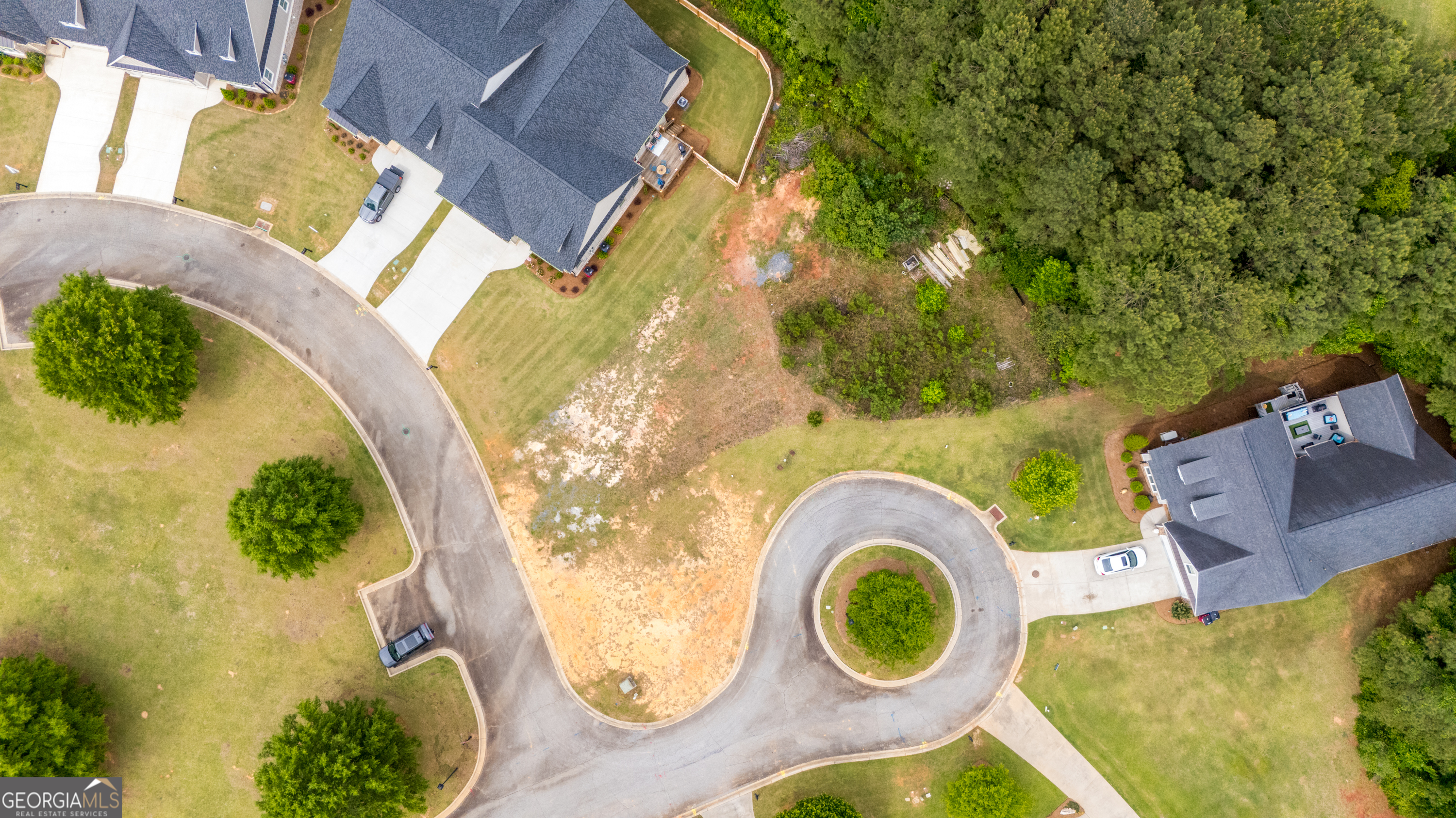 430 Leamington Lane Macon, GA 31220 - Photo 8 of 15 an aerial view of a house with garden space and swimming pool