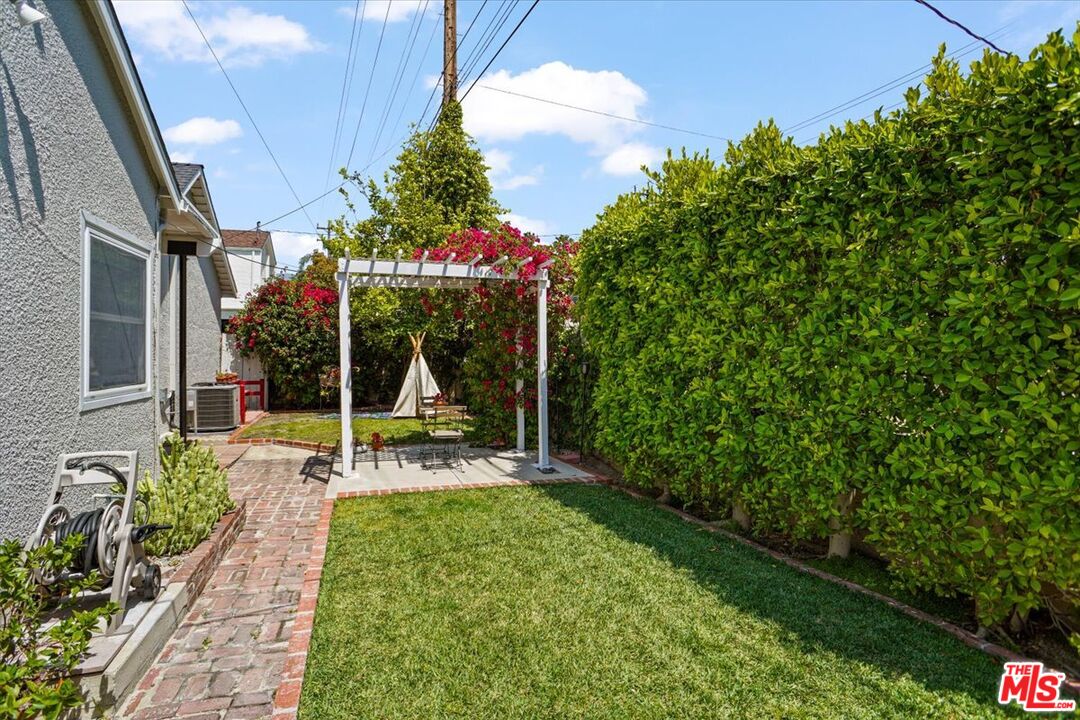 2400 Sylvan Lane Glendale, CA 91208 - Photo 19 of 28 a view of a house with backyard and porch