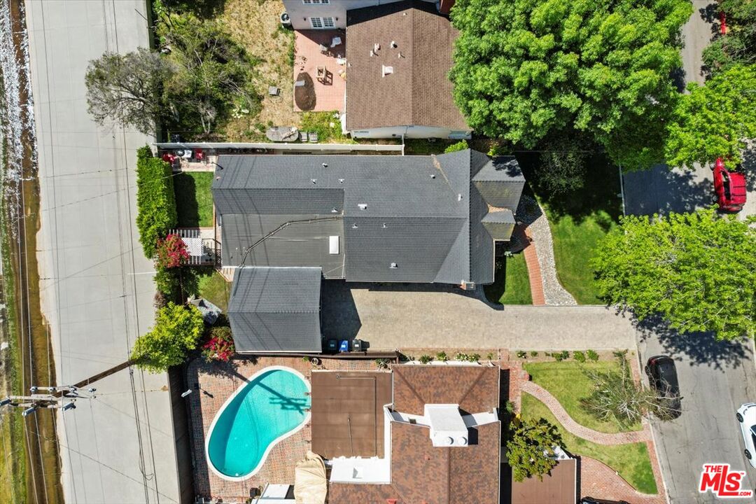 2400 Sylvan Lane Glendale, CA 91208 - Photo 25 of 28 an aerial view of residential houses with outdoor space