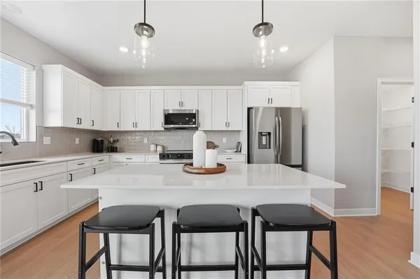 $465,595 | 10637 North Jefferson Street, Kansas City, MO 64155