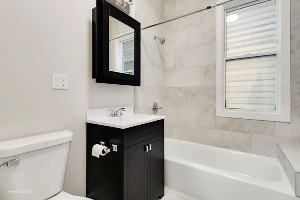 $2,950 | 1122 Sherman Avenue, Unit 2, Evanston, IL 60202