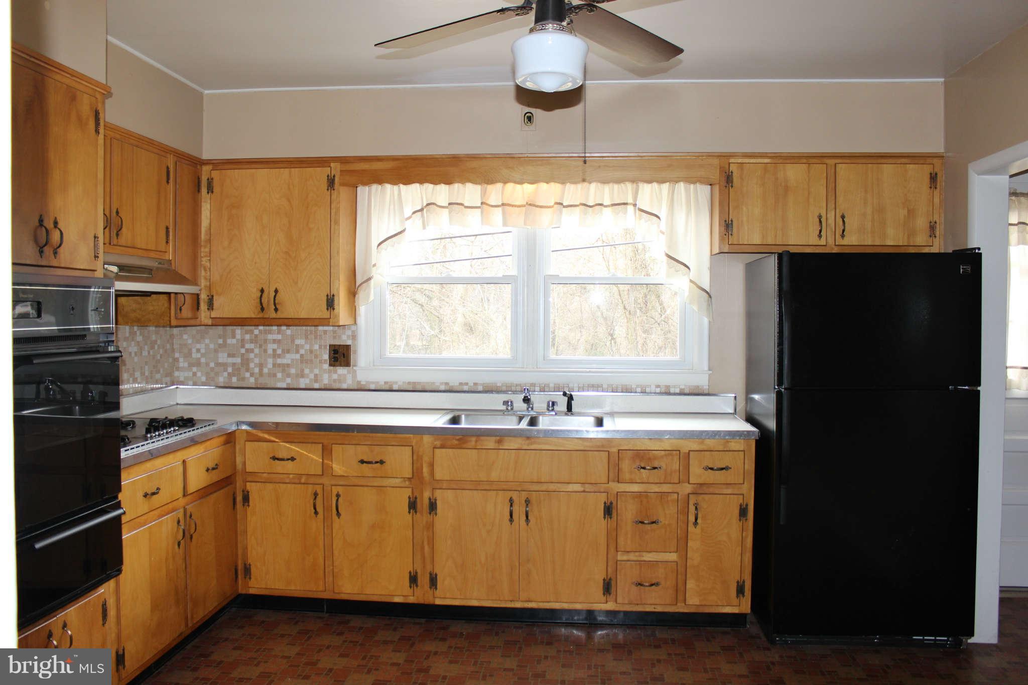 10111 Tipperary Road Baltimore, MD 21234 - Photo 4 of 23 Kitchen