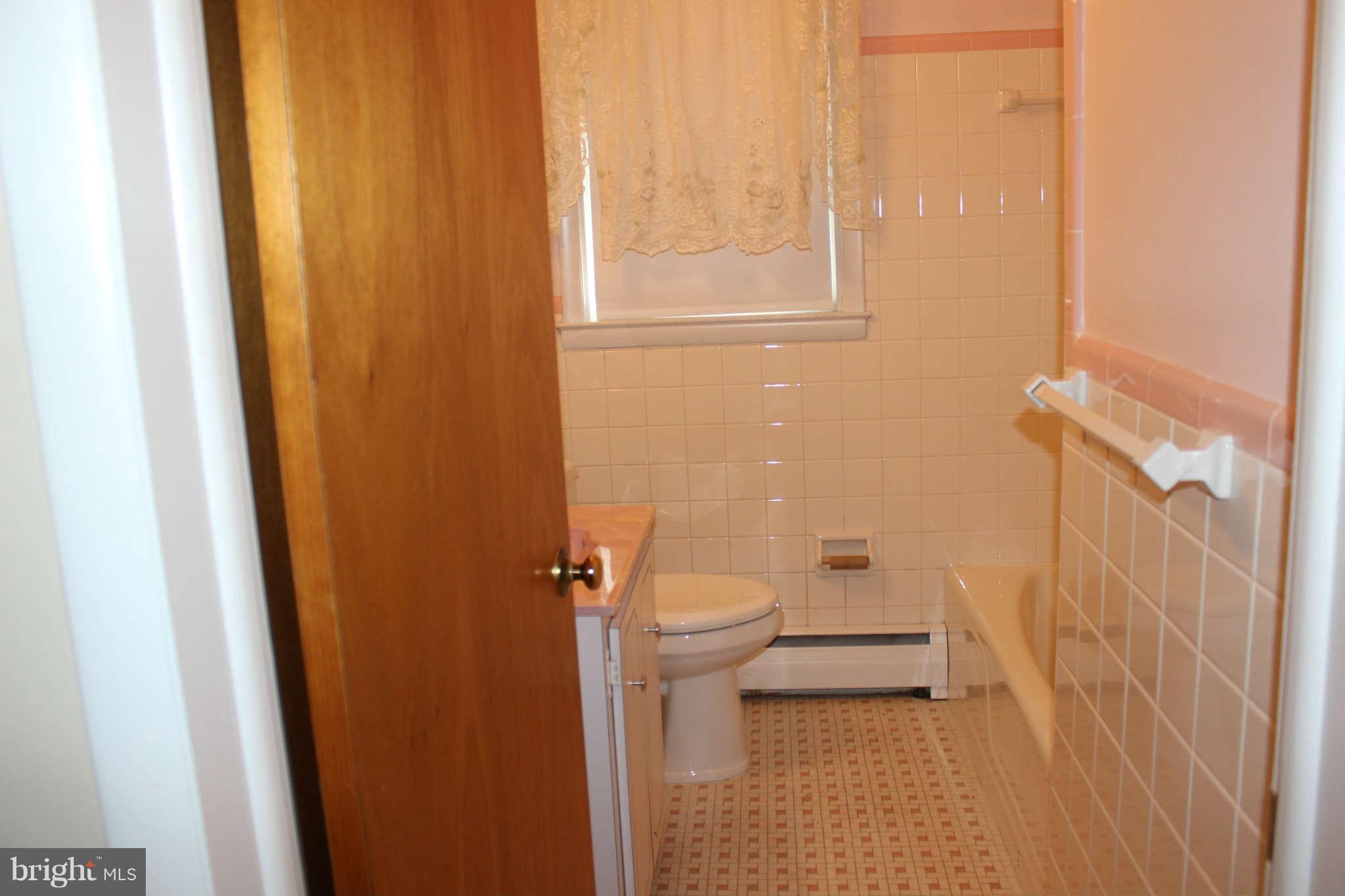 10111 Tipperary Road Baltimore, MD 21234 - Photo 9 of 23 Bath