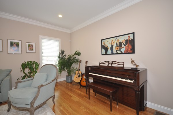 147 Maple Street Lexington, MA 02420 - Photo 8 of 30 Gallery Image 8
