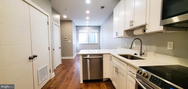 $2,400 | 3110 Georgia Avenue Northwest, Unit 403, Washington, DC 20010