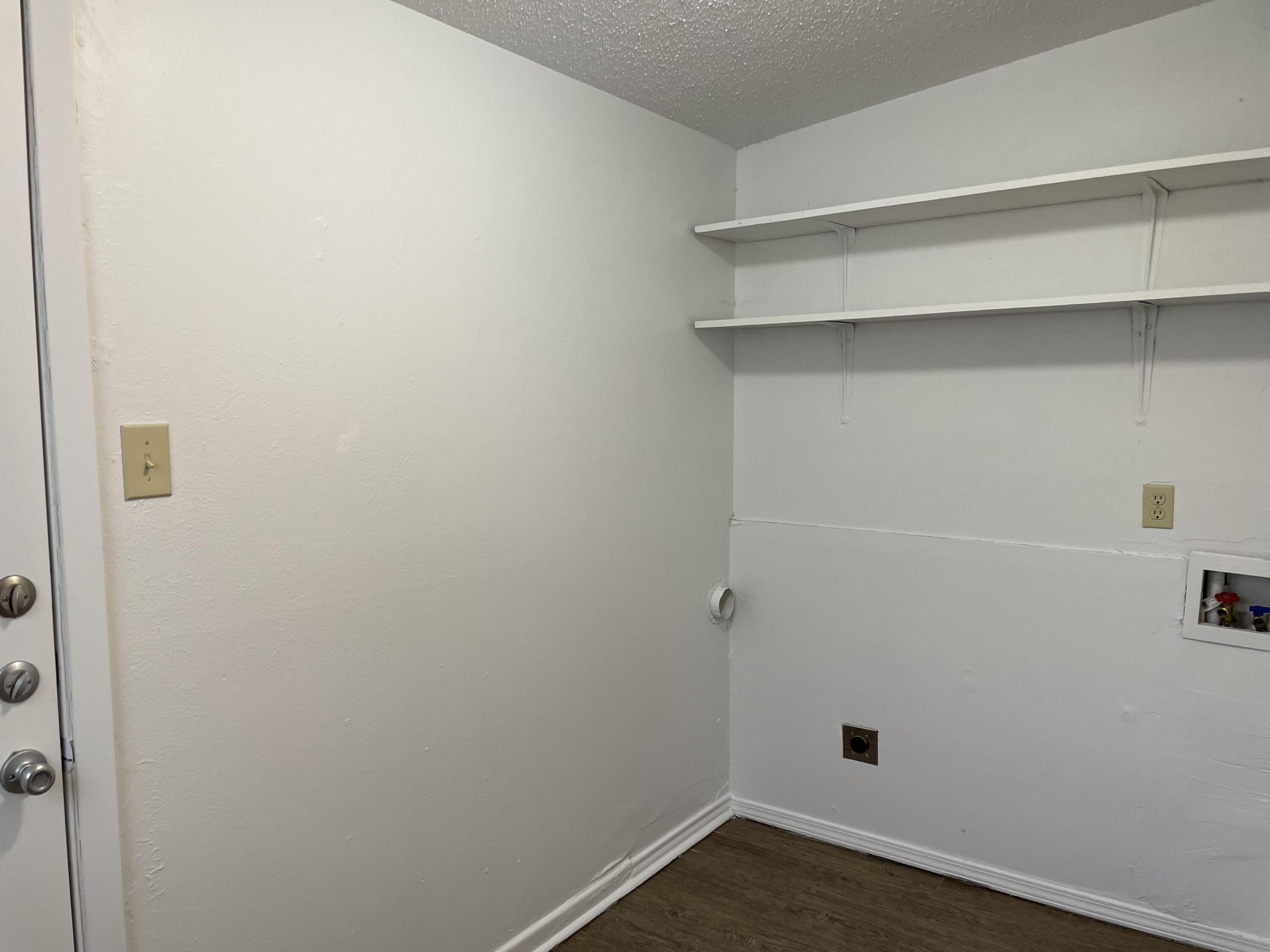 4518 35th Street, Unit B Lubbock, TX 79414 - Photo 6 of 10 4518-B laundry