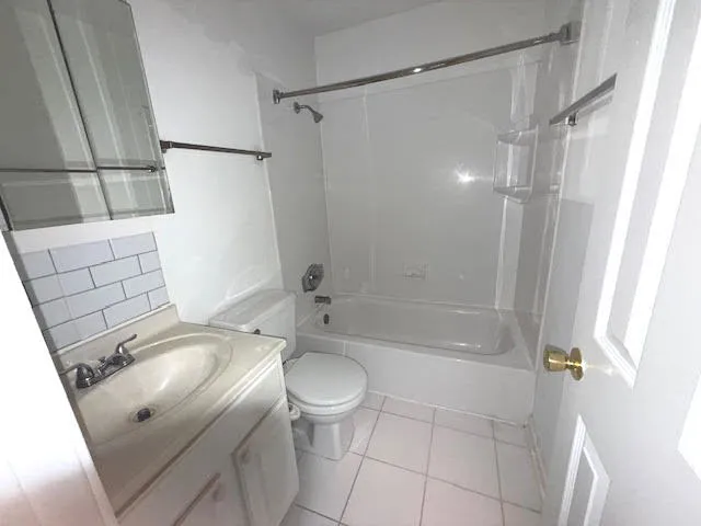 $1,600 | 1621 North Windsor Drive, Unit 214, Arlington Heights, IL 60004