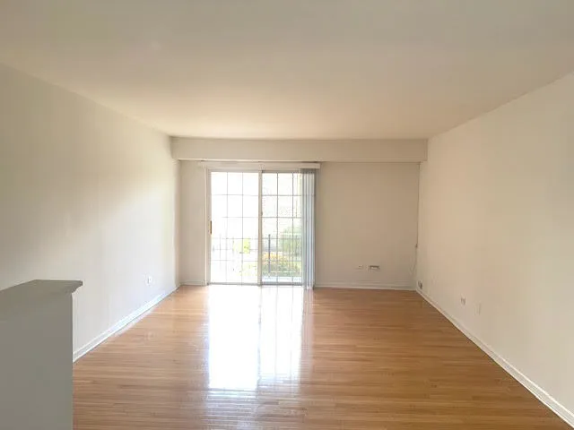 $1,600 | 1621 North Windsor Drive, Unit 214, Arlington Heights, IL 60004