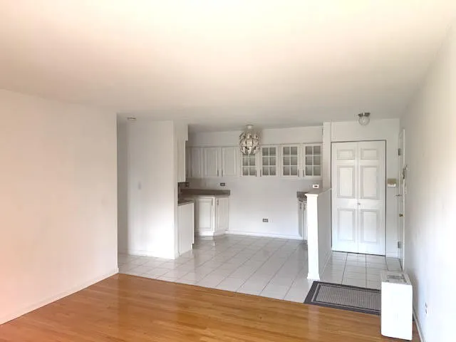 $1,600 | 1621 North Windsor Drive, Unit 214, Arlington Heights, IL 60004