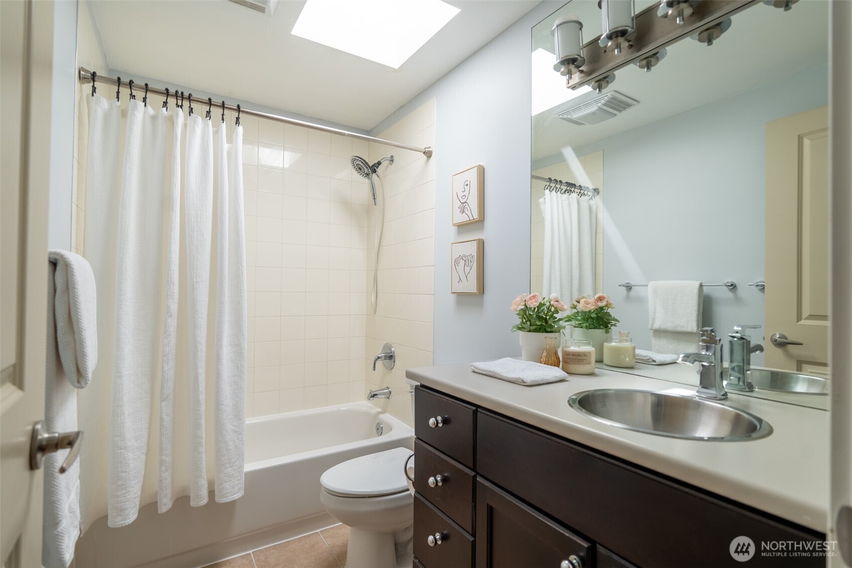 209 North 39th Street, Unit 304 Seattle, WA 98103 - Photo 16 of 24