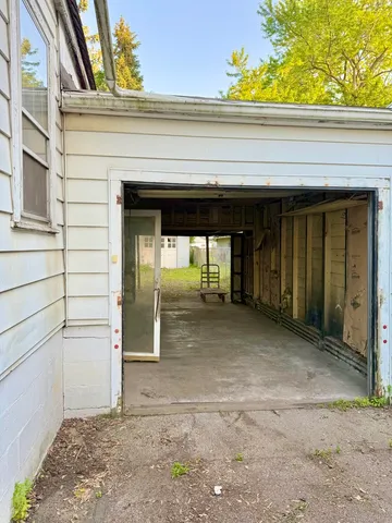 $95,000 | 2253 138th Street, Blue Island, IL 60406