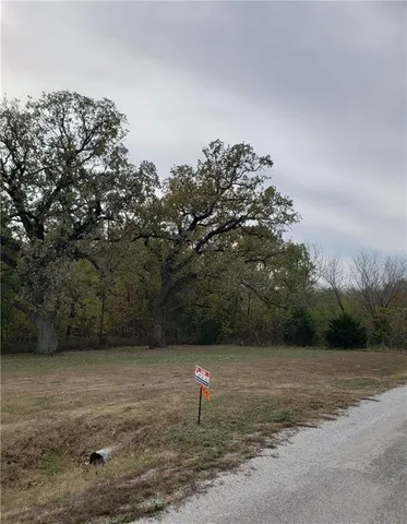 $350,000 | 2 East E Highway, Cleveland, MO 64734