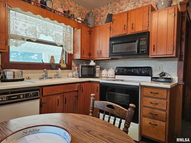 $390,000 | 1457 Knox Highway 17, Gilson, IL 61436