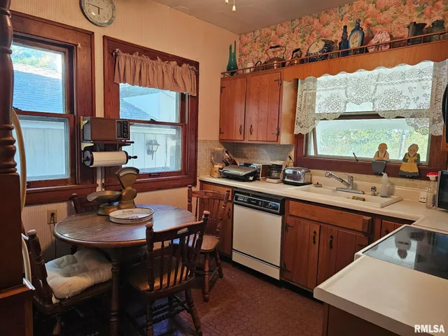 $390,000 | 1457 Knox Highway 17, Gilson, IL 61436