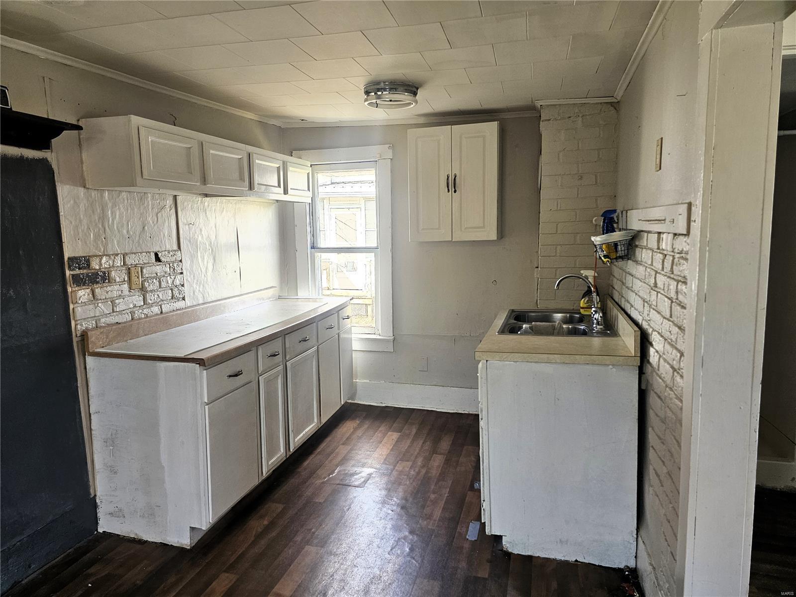 1231 Vandalia Road Hillsboro, IL 62049 - Photo 4 of 11 Gallery Image 4