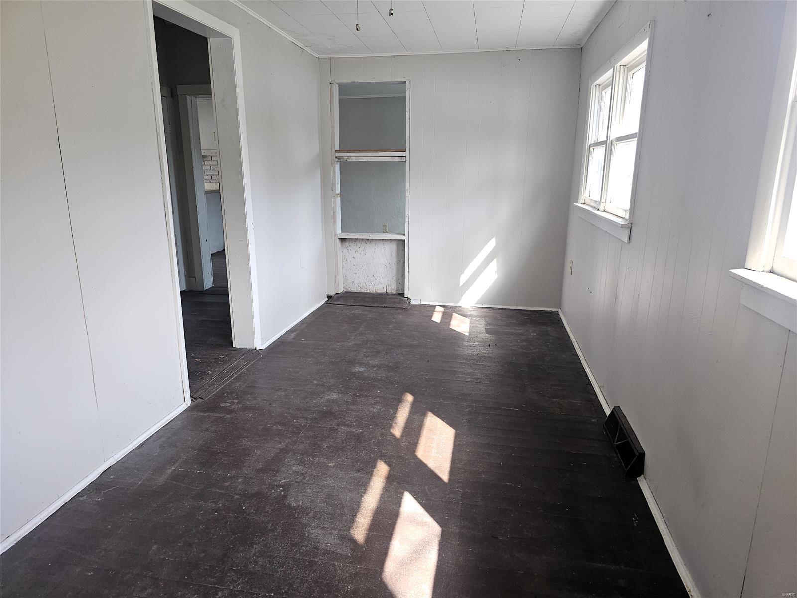 1231 Vandalia Road Hillsboro, IL 62049 - Photo 6 of 11 Gallery Image 6