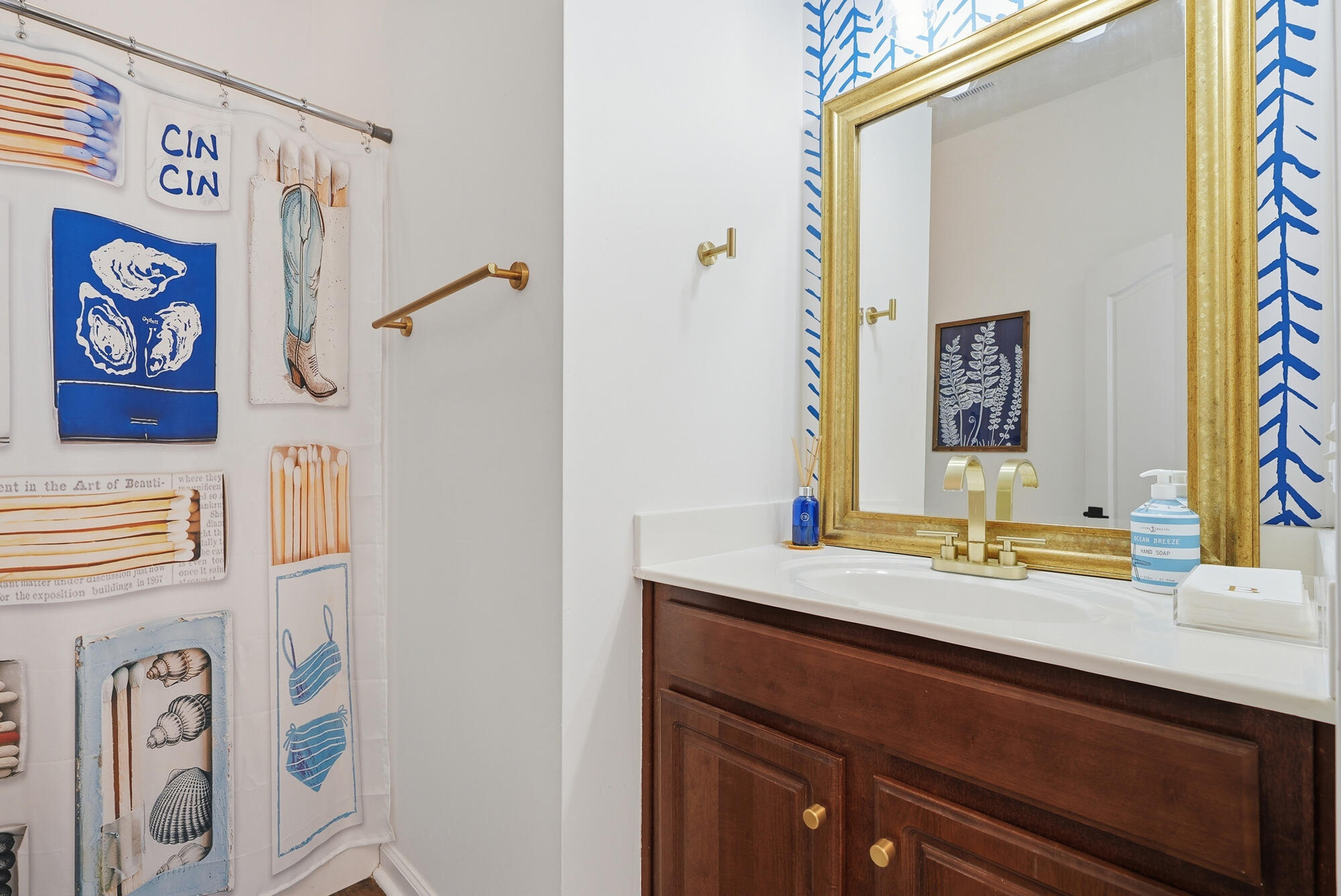 573 Tropical Way Freeport, FL 32439 - Photo 25 of 32 Guest Bathroom