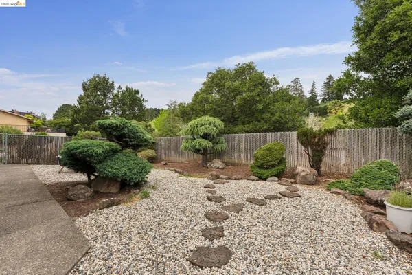 $1,195,000 | 5200 Pinecrest Drive, Oakland, CA 94605