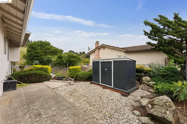 $1,195,000 | 5200 Pinecrest Drive, Oakland, CA 94605