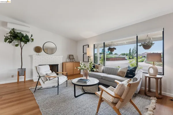 $1,195,000 | 5200 Pinecrest Drive, Oakland, CA 94605