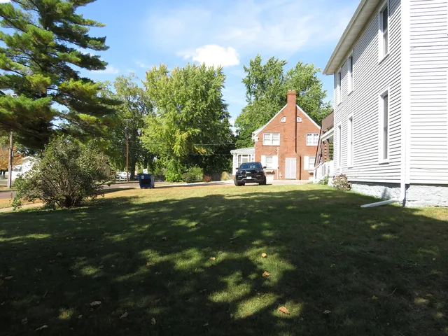 $800 | 304 East Main Street, Unit B, Ottawa, IL 61350