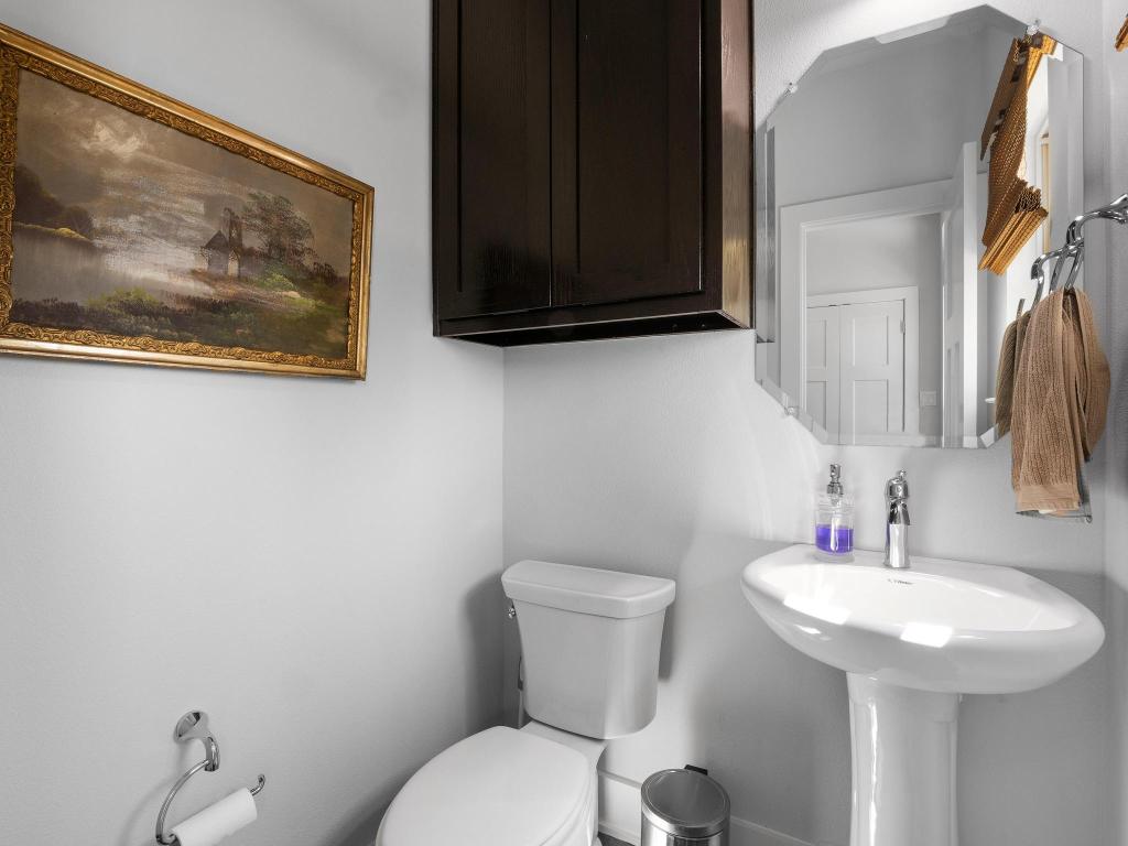 10103 Twin Lake Loop Dripping Springs, TX 78620 - Photo 7 of 32 Bathroom featuring toilet