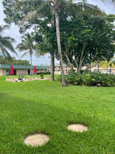 1041 Southeast Monterey Road, Unit B21 Stuart, FL 34994 - Photo 9 of 12 Yard