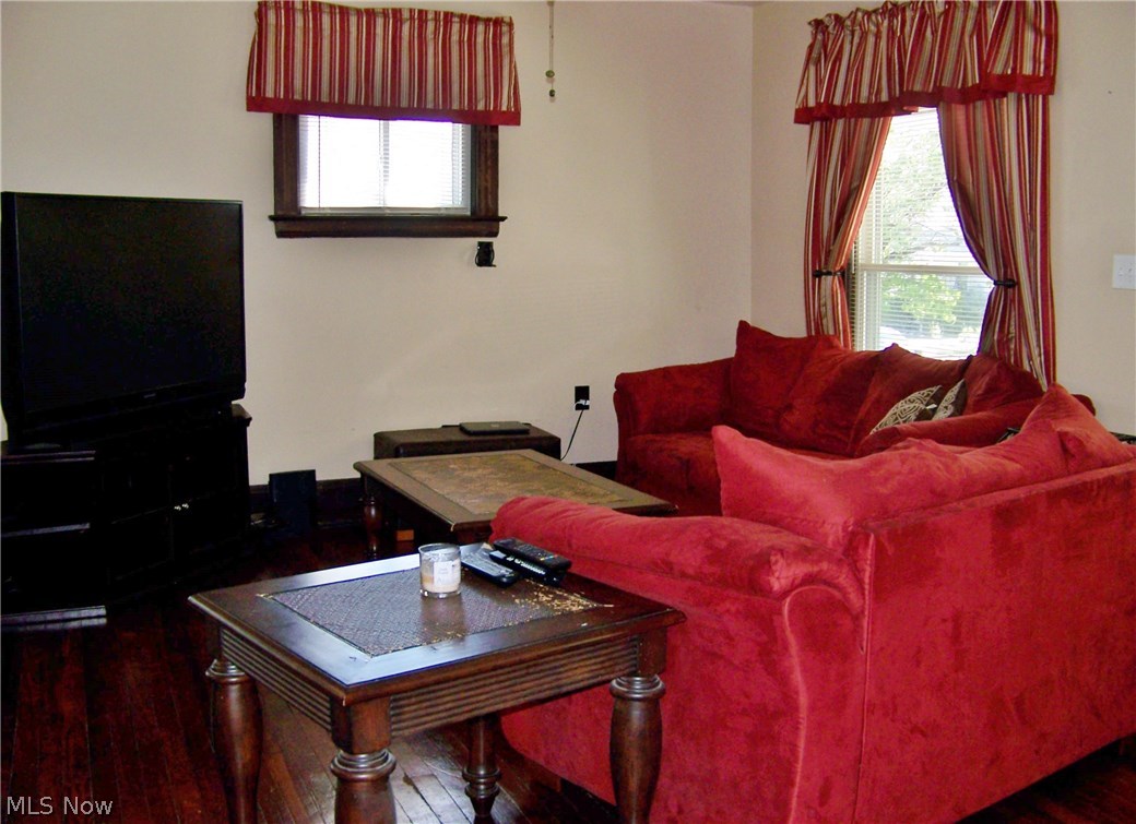 4282 Valley Road Cleveland, OH 44109 - Photo 3 of 17 Living room
